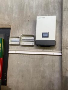 Hệ 8Kw hoà lưới bám tải có lưu trữ
