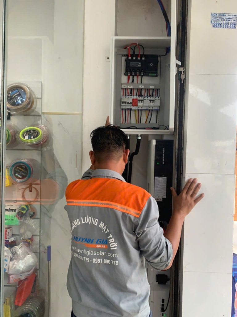 Hệ thống điện mặt trời 5.5kW hòa lưới bám tải có lưu trữ
