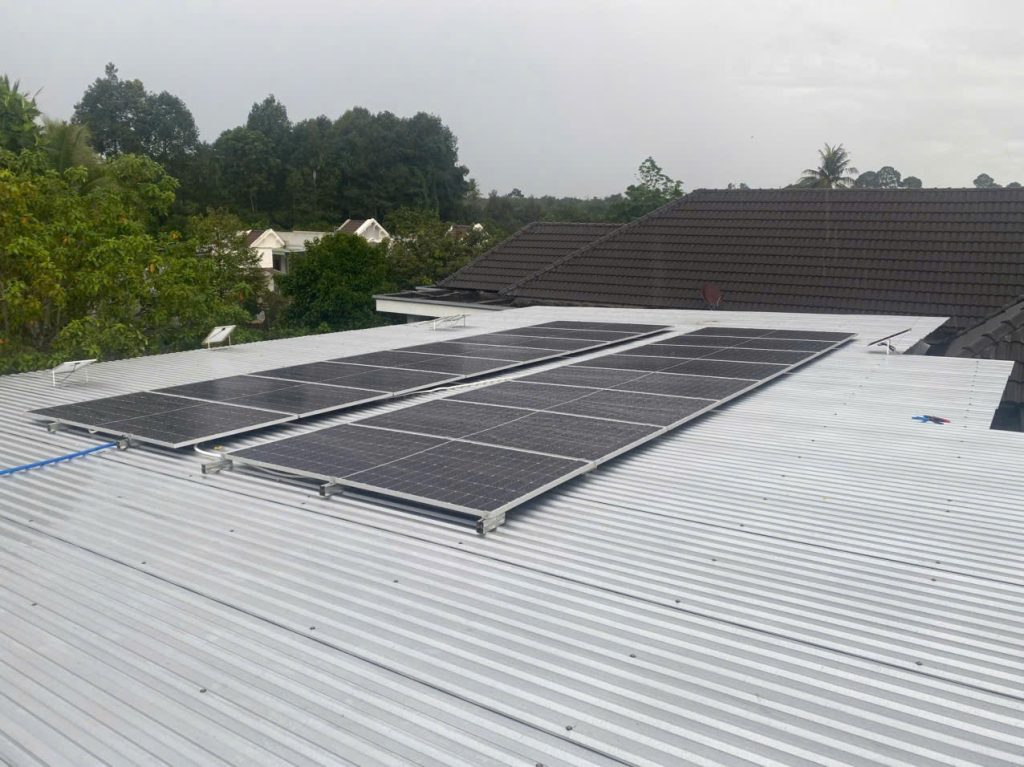 Hệ thống điện mặt trời 5.5kW hòa lưới bám tải có lưu trữ